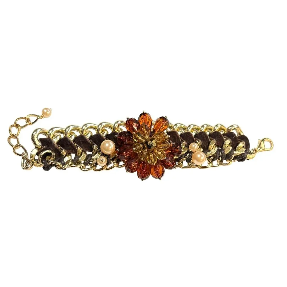 Unbranded floral statement